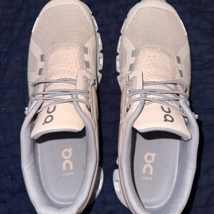 On Cloud 5 running Sneakers size 7